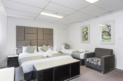 Cosmo On Bank - Sunshine Coast Tourism 1