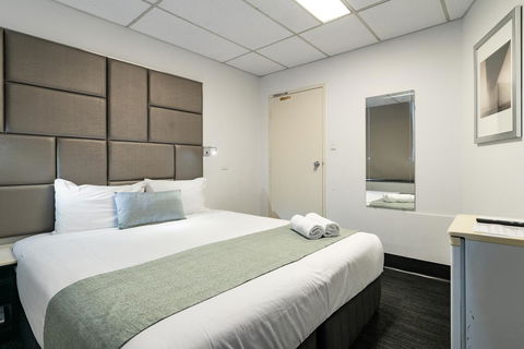 Cosmo On Bank - Sunshine Coast Tourism 11