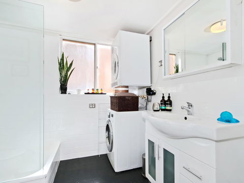 Monaco Court Apartment Adelaide - Sunshine Coast Tourism 8