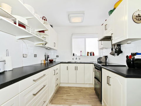 Monaco Court Apartment Adelaide - Sunshine Coast Tourism 2