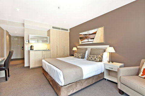 Glenelg Beach Studio - Sunshine Coast Tourism 12