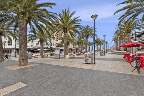 Glenelg Beach Studio - Sunshine Coast Tourism 8