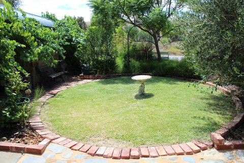 Hillside Cottage - Sunshine Coast Tourism 9