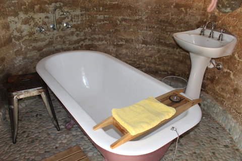 Hillside Cottage - Sunshine Coast Tourism 7