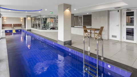 Oaks Adelaide Embassy Suites - Sunshine Coast Tourism 6