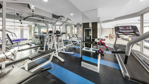 Oaks Adelaide Embassy Suites - Sunshine Coast Tourism 5