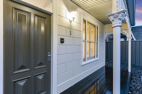 Aloha Central Luxury Apartments - Holiday Sunshine Coast 22