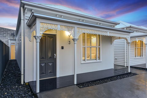 Aloha Central Luxury Apartments - Holiday Sunshine Coast 2