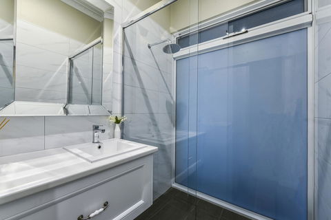 Aloha Central Luxury Apartments - Holiday Sunshine Coast 18