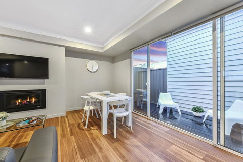 Aloha Central Luxury Apartments - Holiday Sunshine Coast 24