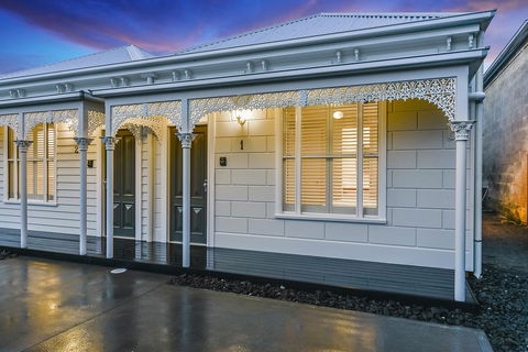 Aloha Central Luxury Apartments - Holiday Sunshine Coast 1