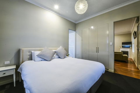 Aloha Central Luxury Apartments - Holiday Sunshine Coast 14