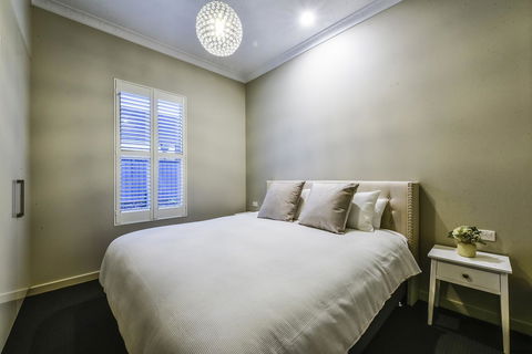 Aloha Central Luxury Apartments - Holiday Sunshine Coast 4