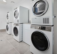 Charlestown Executive Apartments - Holiday Sunshine Coast