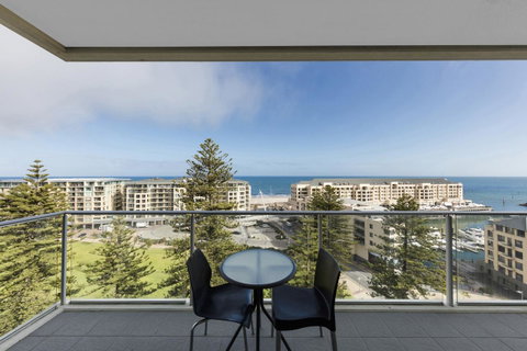 Oaks Glenelg Liberty Suites - Sunshine Coast Tourism 11