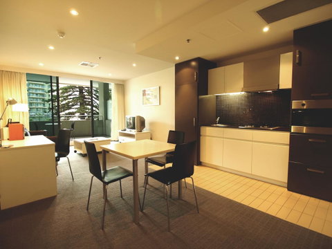 Oaks Glenelg Liberty Suites - Sunshine Coast Tourism 27