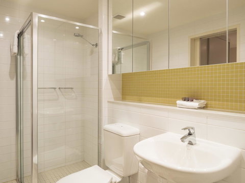 Oaks Glenelg Liberty Suites - Sunshine Coast Tourism 23