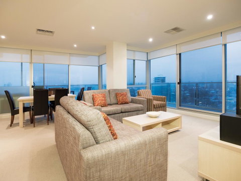 Oaks Glenelg Liberty Suites - Sunshine Coast Tourism 18