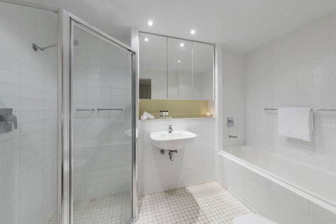 Oaks Glenelg Liberty Suites - Sunshine Coast Tourism 28
