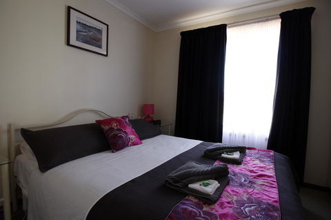 Cape Jervis Holiday Units - Sunshine Coast Tourism 4