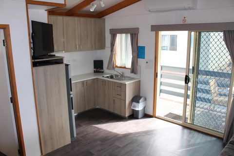 Ceduna Foreshore Caravan Park - Sunshine Coast Tourism 7