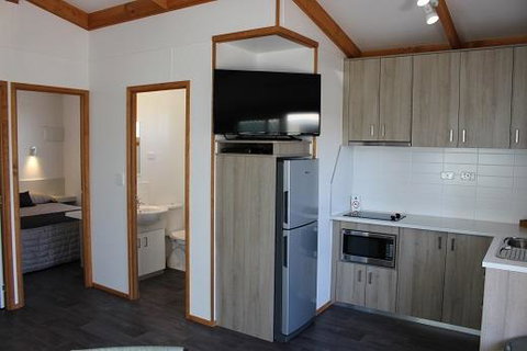 Ceduna Foreshore Caravan Park - Sunshine Coast Tourism 11