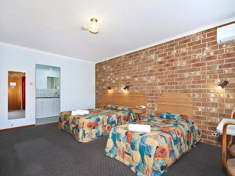 Motel Goolwa - Sunshine Coast Tourism 7