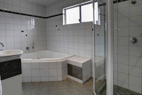 Tasman Beachside Apartment - Holiday Sunshine Coast 10