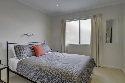Tasman Beachside Apartment - Holiday Sunshine Coast 8