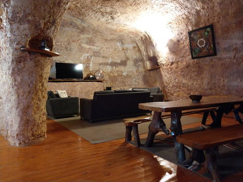 Zen Underground B&B - Holiday Sunshine Coast 4