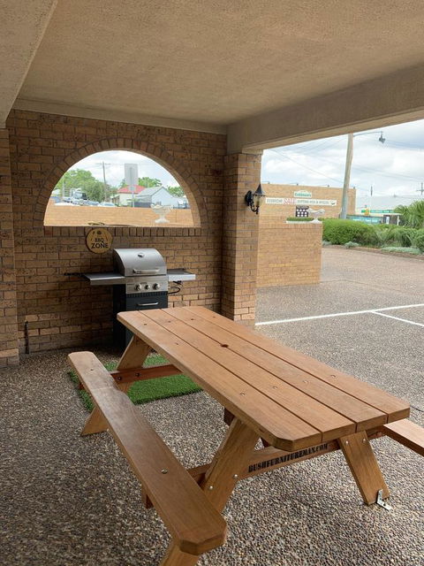 Cumberland Motor Inn - Sunshine Coast Tourism 14