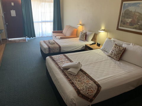 Cumberland Motor Inn - Sunshine Coast Tourism 21