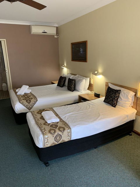 Cumberland Motor Inn - Sunshine Coast Tourism 9