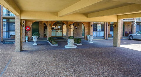 Cumberland Motor Inn - Sunshine Coast Tourism 38