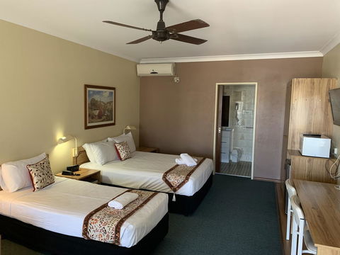 Cumberland Motor Inn - Sunshine Coast Tourism 13