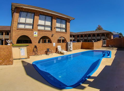 Cumberland Motor Inn - Sunshine Coast Tourism 0