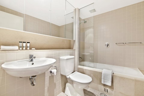 Glenelg Seaside Apartment - Sunshine Coast Tourism 12