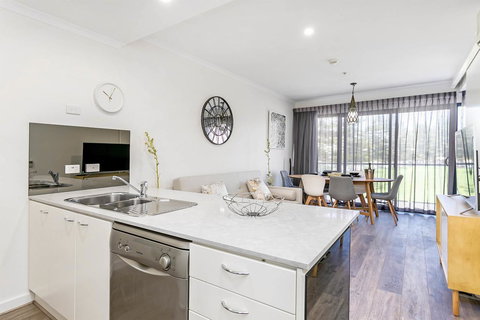 Heart Of Glenelg BnB - Holiday Sunshine Coast 5