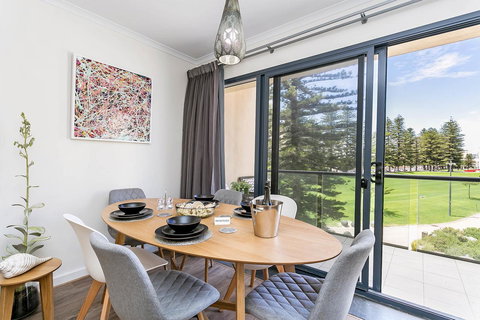 Heart Of Glenelg BnB - Holiday Sunshine Coast 11
