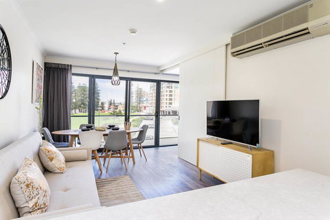 Heart Of Glenelg BnB - Holiday Sunshine Coast 8