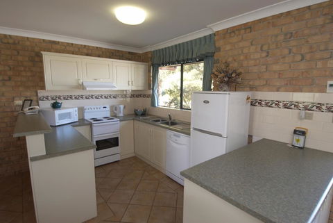 Acacia Apartments - Holiday Sunshine Coast 6