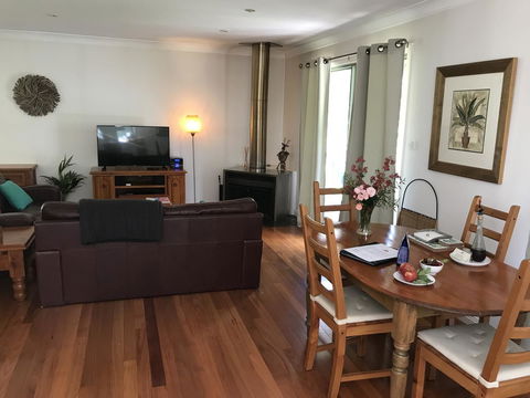 Ghost Hill Road Retreat - Sunshine Coast Tourism 6