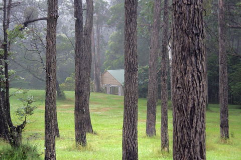 Ghost Hill Road Retreat - Sunshine Coast Tourism 24