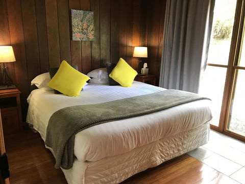 Ghost Hill Road Retreat - Sunshine Coast Tourism 4