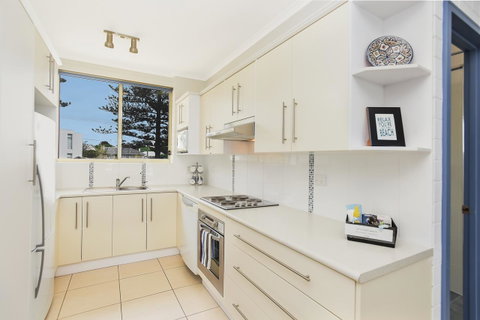 The Dolphins Beachfront Apartments - Sunshine Coast Tourism 12