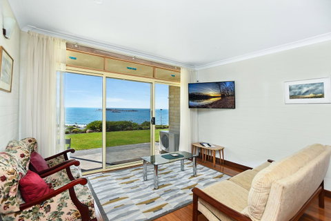The Dolphins Beachfront Apartments - Sunshine Coast Tourism 7