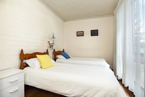 The Dolphins Beachfront Apartments - Sunshine Coast Tourism 8
