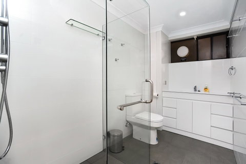 The Dolphins Beachfront Apartments - Sunshine Coast Tourism 2