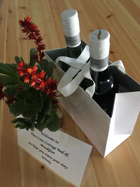 Two Cow Cottage Bed & Breakfast - Holiday Sunshine Coast 10