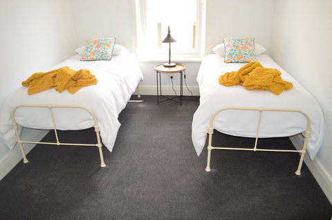 Two Cow Cottage Bed & Breakfast - Holiday Sunshine Coast 20